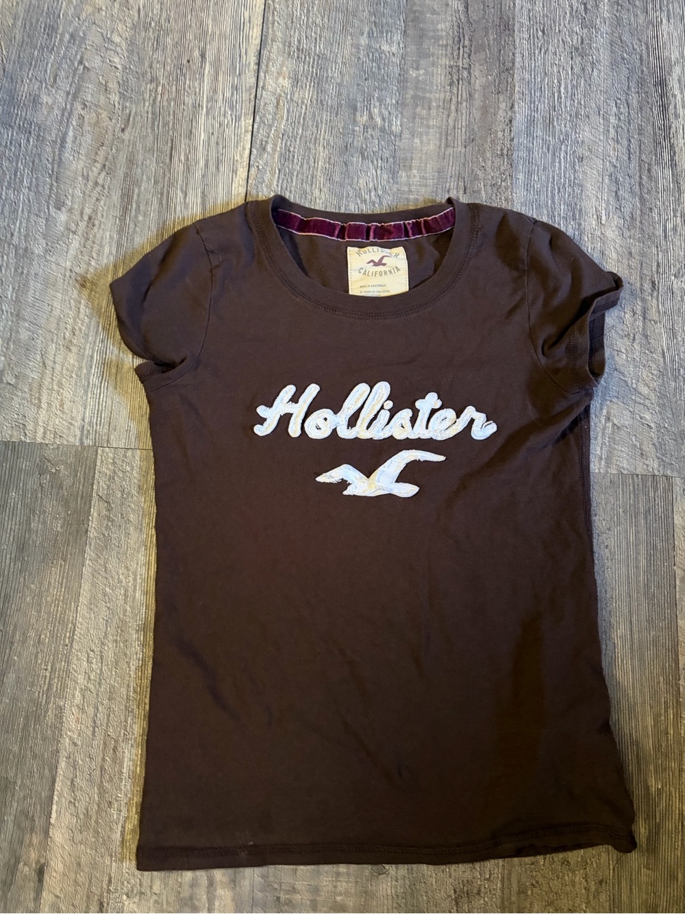 Hollister Logo Tee in Brown Size Small